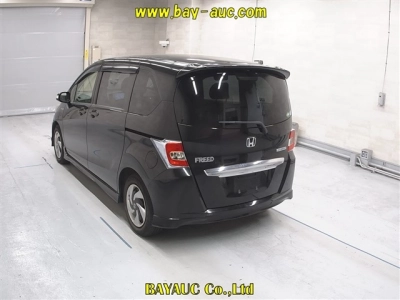 HONDA FREED HYBRID