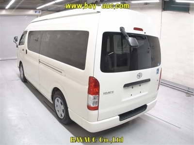 TOYOTA HIACE COMMUTER