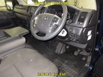 TOYOTA HIACE VAN