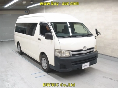 TOYOTA HIACE COMMUTER