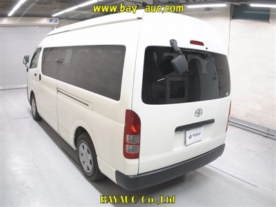 TOYOTA HIACE COMMUTER