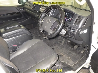 TOYOTA HIACE VAN