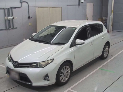 TOYOTA AURIS