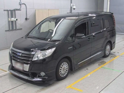 TOYOTA NOAH
