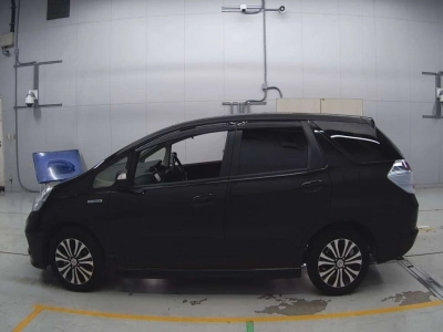 HONDA FIT SHUTTLE HYBRID