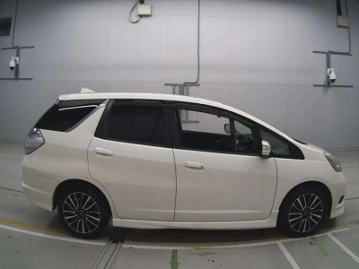 HONDA FIT SHUTTLE HYBRID
