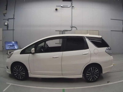 HONDA FIT SHUTTLE HYBRID