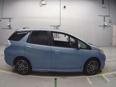 HONDA FIT SHUTTLE HYBRID