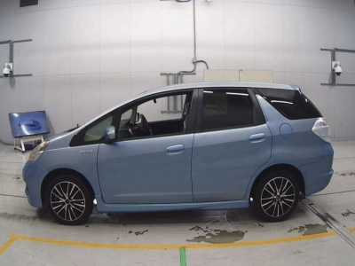 HONDA FIT SHUTTLE HYBRID