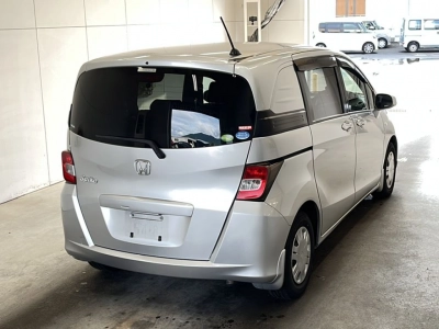 HONDA FREED SPIKE