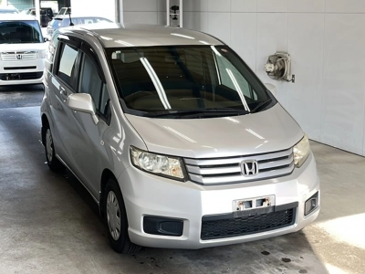 HONDA FREED SPIKE
