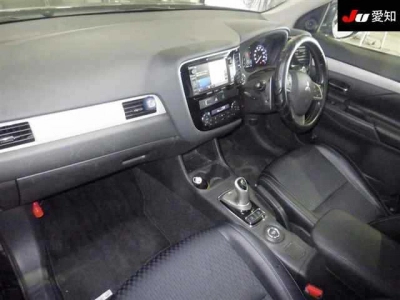 MITSUBISHI OUTLANDER PHEV