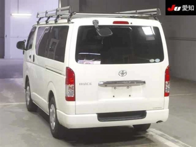 TOYOTA HIACE VAN