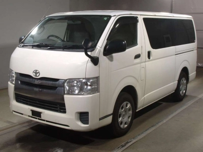 TOYOTA REGIUS VAN