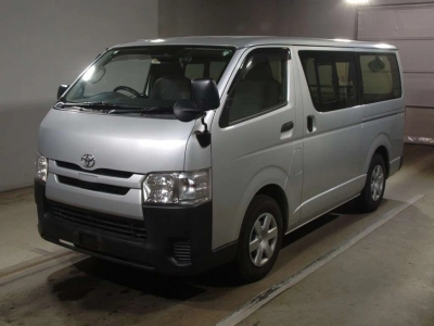 TOYOTA REGIUS VAN
