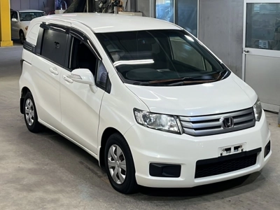 HONDA FREED SPIKE