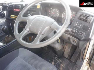 MITSUBISHI FUSO SUPER GREAT