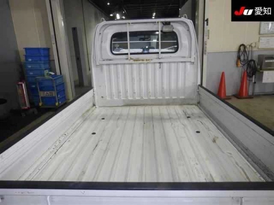 NISSAN CLIPPER TRUCK