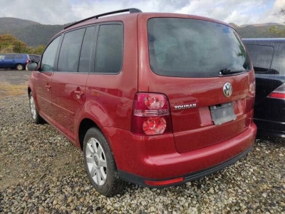 VOLKSWAGEN GOLF TOURAN
