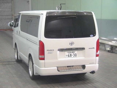 TOYOTA HIACE VAN
