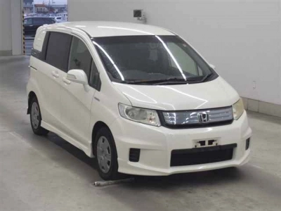HONDA FREED SPIKE HYBRID