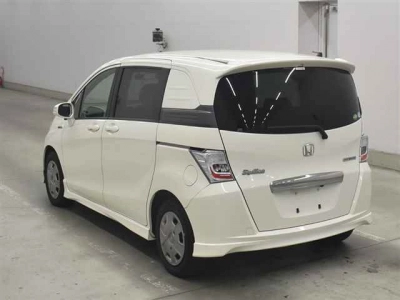 HONDA FREED SPIKE HYBRID