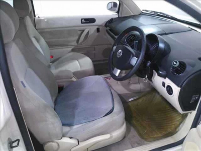 VOLKSWAGEN NEW BEETLE