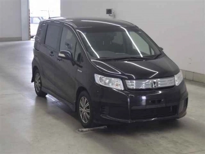 HONDA FREED SPIKE HYBRID