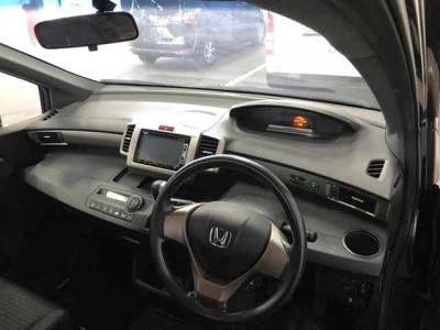 HONDA FREED SPIKE HYBRID