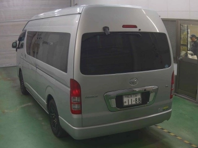 TOYOTA HIACE COMMUTER