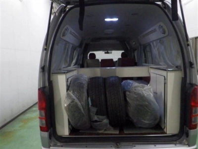 TOYOTA HIACE COMMUTER