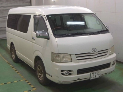 TOYOTA HIACE
