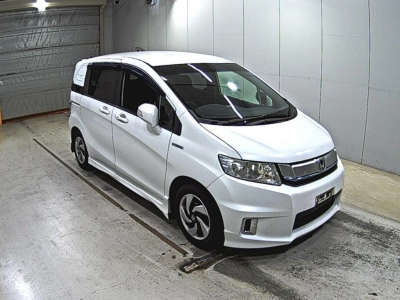 HONDA FREED SPIKE HYBRID