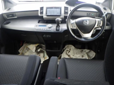 HONDA FREED SPIKE HYBRID