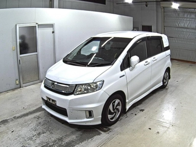 HONDA FREED SPIKE HYBRID