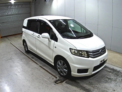 HONDA FREED SPIKE