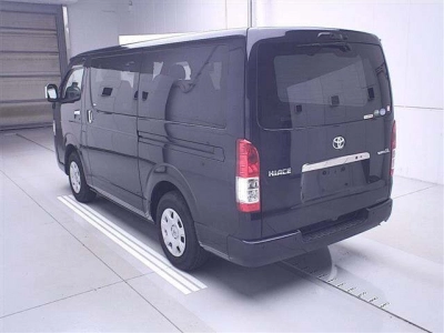 TOYOTA HIACE