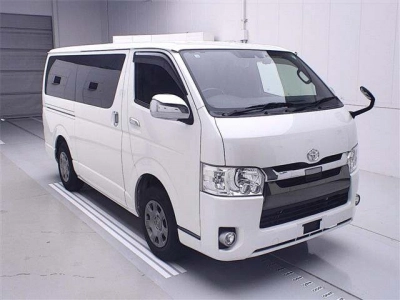 TOYOTA HIACE