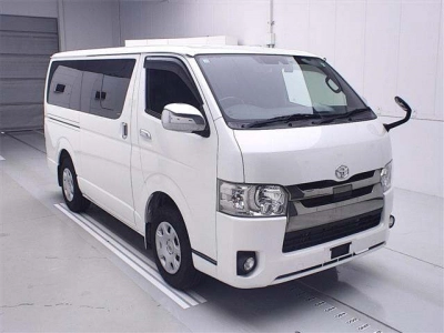 TOYOTA HIACE