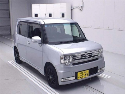 TOYOTA PIXIS SPACE