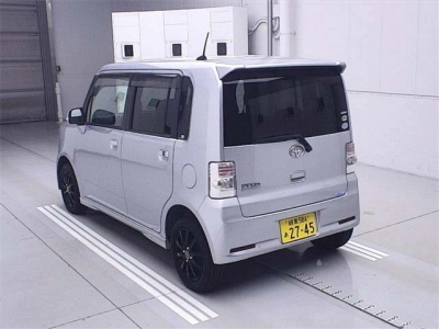 TOYOTA PIXIS SPACE