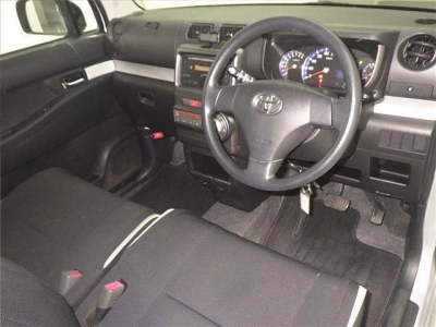 TOYOTA PIXIS SPACE