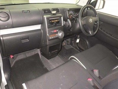 TOYOTA PIXIS SPACE