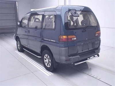 MITSUBISHI DELICA SPACE GEAR