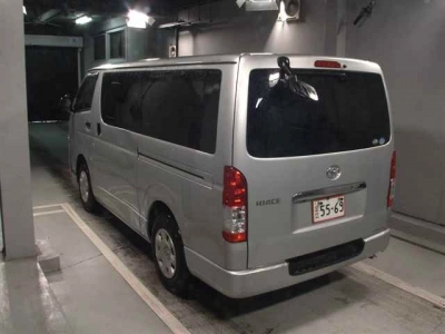 TOYOTA HIACE VAN