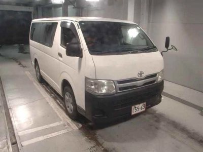 TOYOTA REGIUS VAN