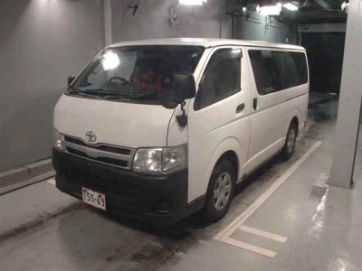 TOYOTA REGIUS VAN