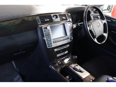 TOYOTA CROWN MAJESTA