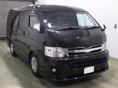 TOYOTA HIACE VAN