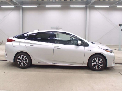 TOYOTA PRIUS PHV